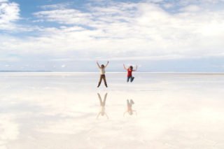 Sauter au Salar d'Uyuni Bolivie