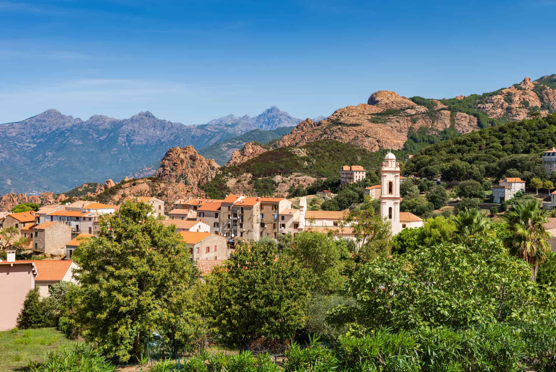 visiter les calanques de piana village