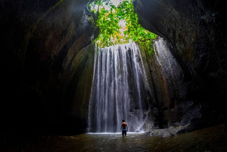 Cascades, temple de l'eau et rizières