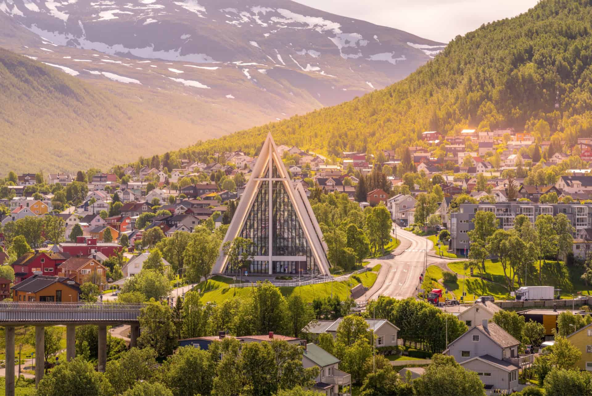 cathedrale arctique a tromso la capitale des aurores boreales en norvege