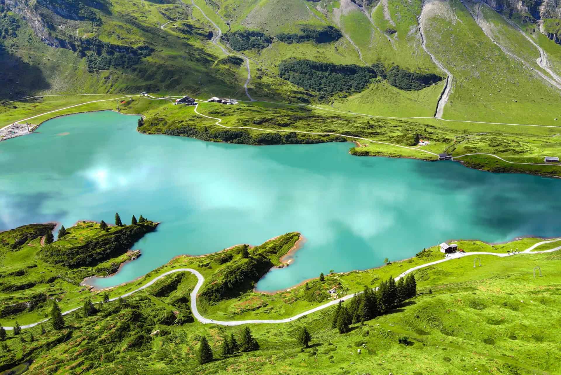 lac de montagne suisse