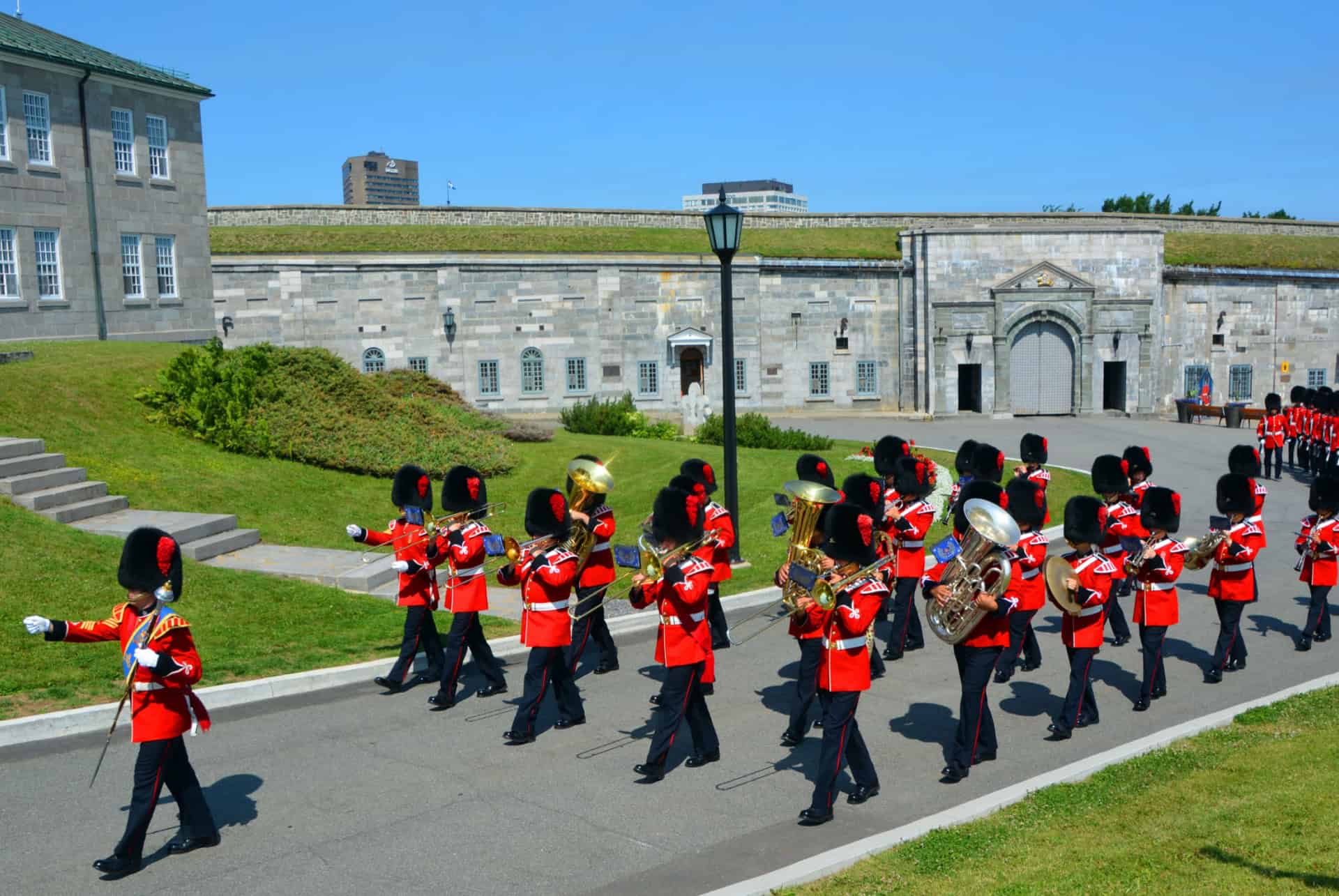 citadelle de quebec releve de la garde