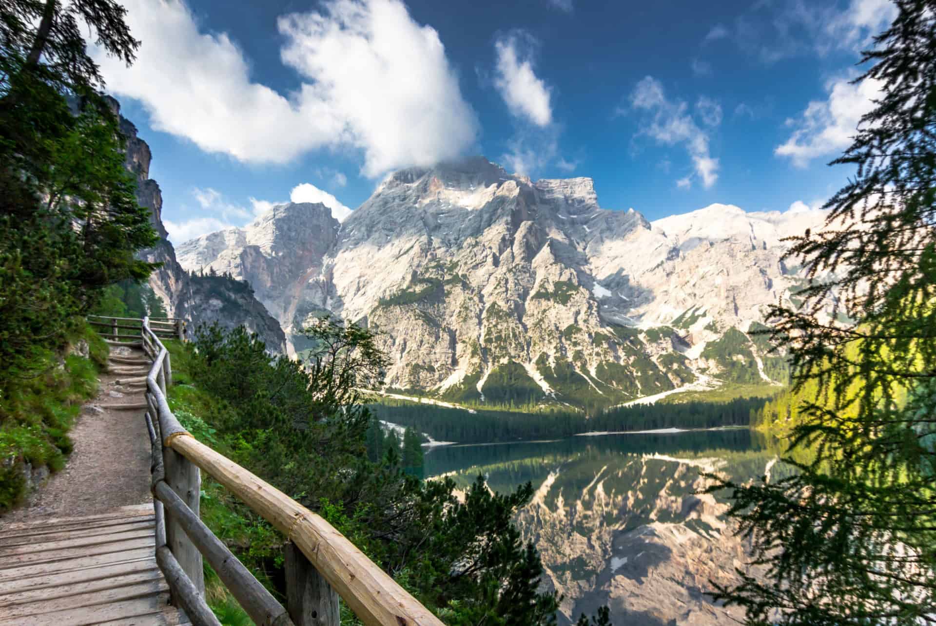 lac de braies dolomites