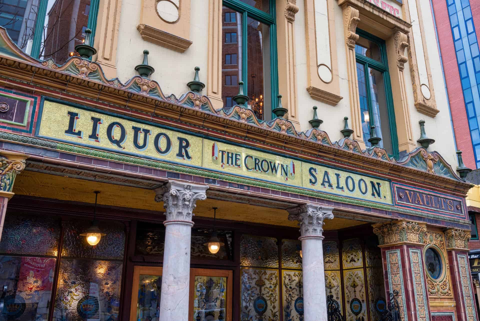 the crown liquor saloon